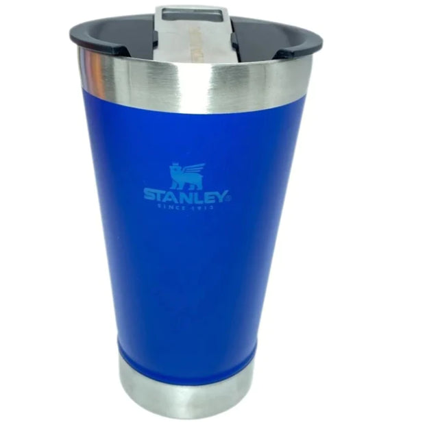 Copo térmico com tampa Stanley 473ml, aço inox nas paredes internas e externas.